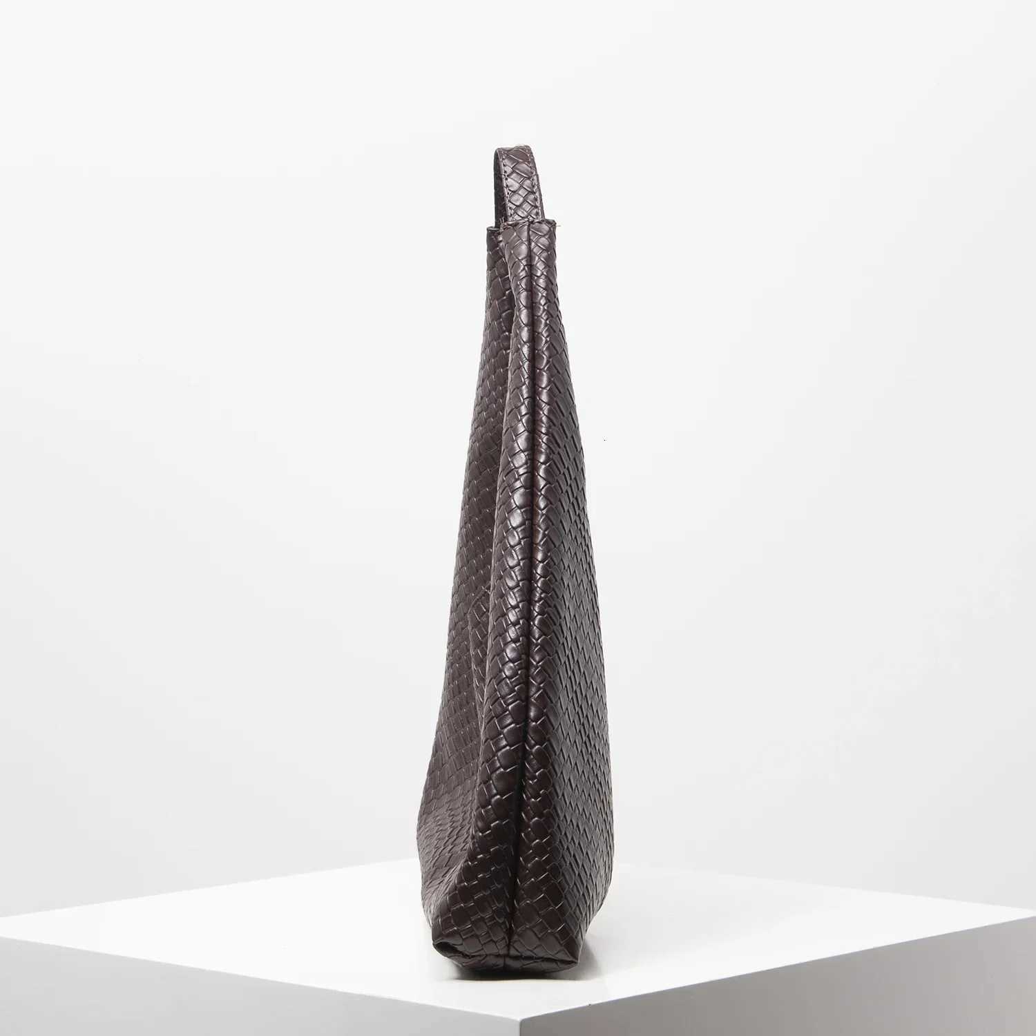 Womens Faux Leather Braided Shoulder Bag Large Capacity Tote Bag Casual Underarm Bag Large Tote Bag Daily Commuter Bag Z250812