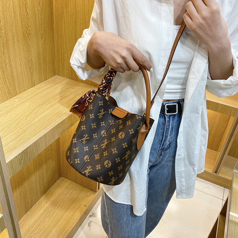 Free shipping designer Shoulder Bags Fashionable womens bag printed bucket bag versatile single shoulder crossbody handbag Off white