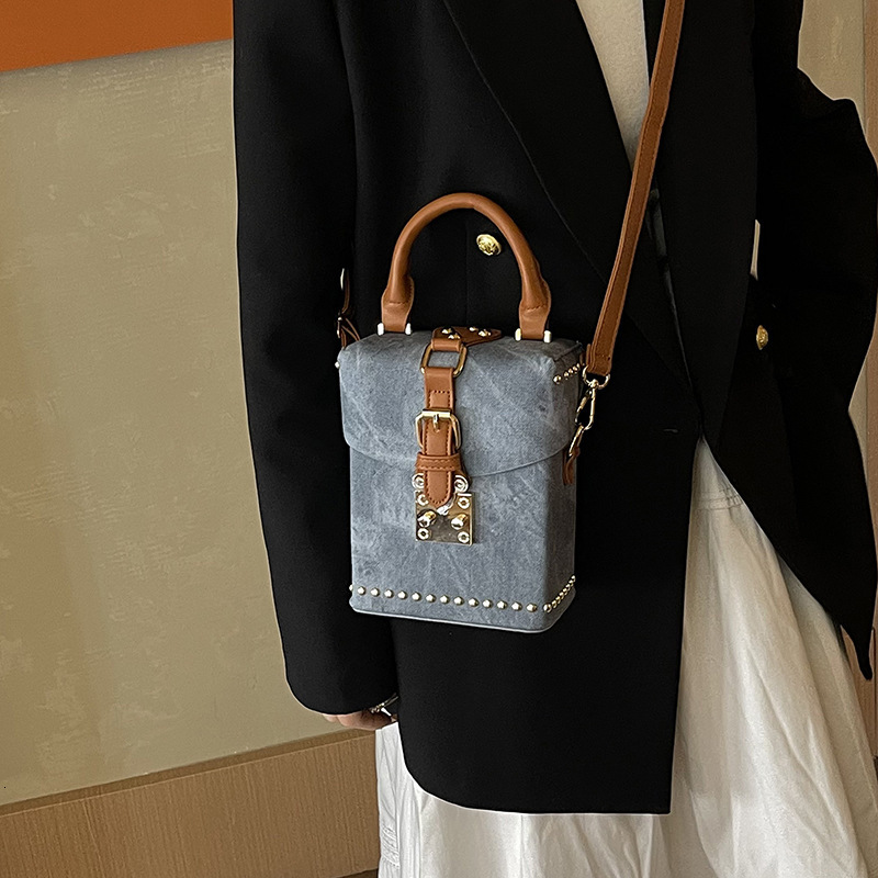 2025 Autumn New bag Shoulder Bag Niche Design Women s Box women s Bag New Fashionable Small Square Bag Autumn New Designer Bag Women s Crossbody Bag