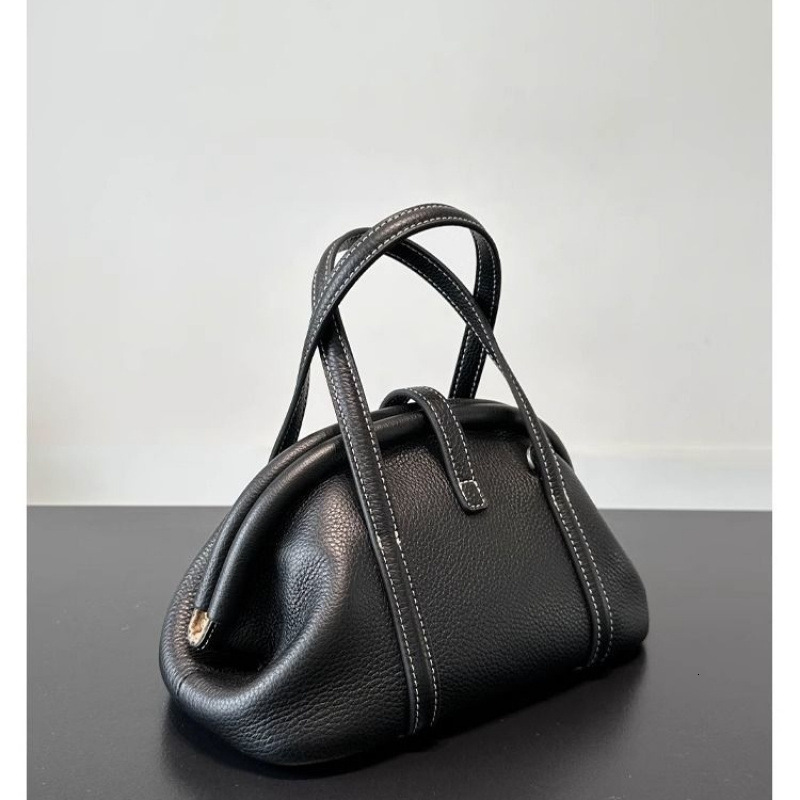 2025 autumn new women's shoulder bag lightweight luxury style niche design women's handbag fashion designer bag women's crossbody bag