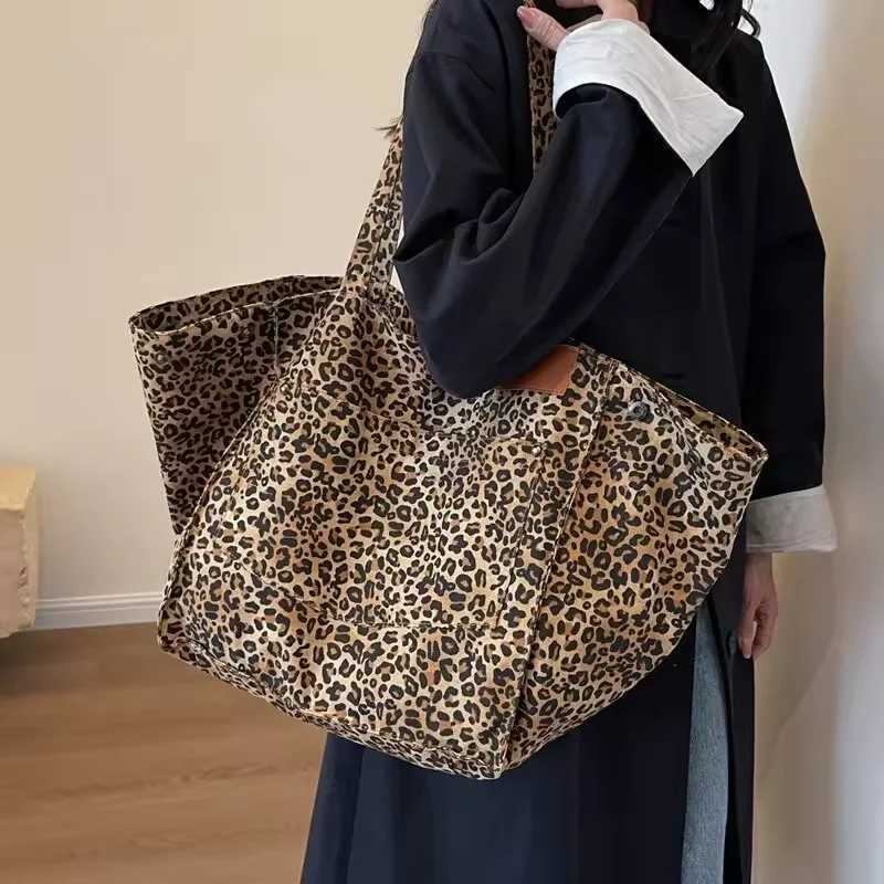 Leopard Pattern Tote Bag Vintage Canvas Shoulder Bag Fashion Large Capacity Handbag for School Work Shopping Z250812