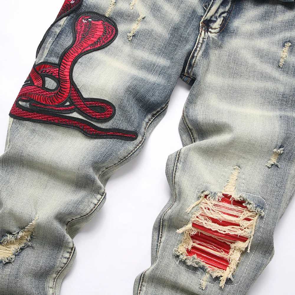 Mens Snake Embroidery Stretch Denim Jeans Streetwear Red Leather Patch Slim Tapered Pants with Holes And Rips Trousers X250812