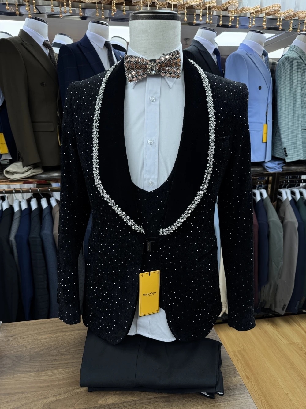 Handsome Men Suits Tailor-Made 2 Pieces Set Shawl Lapel Jacket Beading Rhinestone Velvet Blazer One Button Groom Customized Coat+Pants Plus Size