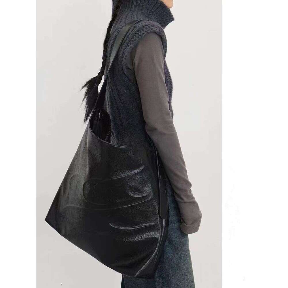 toteBag Shoulder bag ROSE NOIRE American Style Women PU Black Oil Wax Large Capacity Single Crossbody Leather Simple Adjustable Tote Commuter Bag