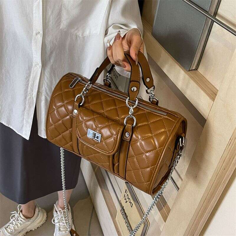 Europe the United States portable pillow ladies spring and summer 2024 new high-grade rhombic chain shoulder slung bag