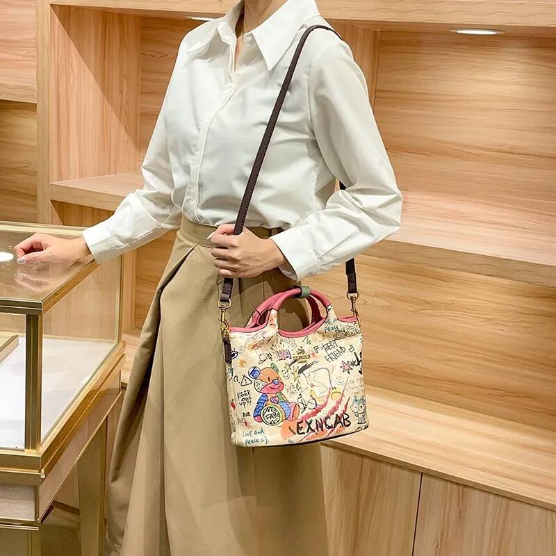 Brand Women's Graffiti 2025 New High end Fashion Multi functional Designer Shoulder Crossbody Bag Handbag