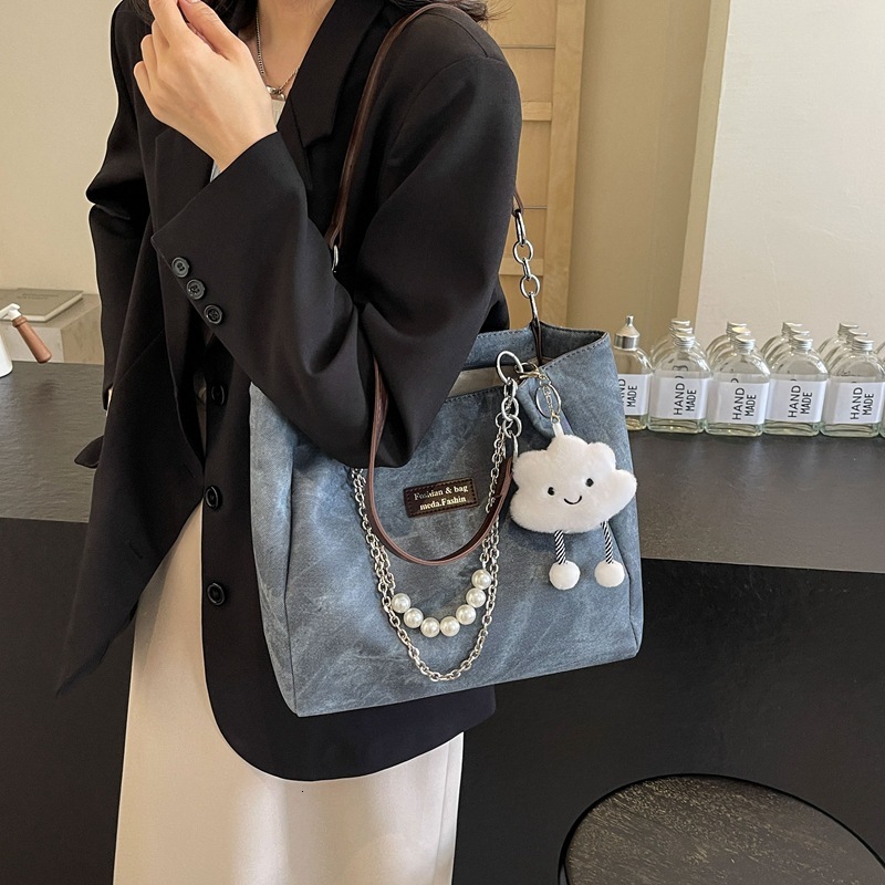 Design Tote for Women New High-End Feel Shoulder Fashion Versatile Commuter Large Capacity Crossbody Bag