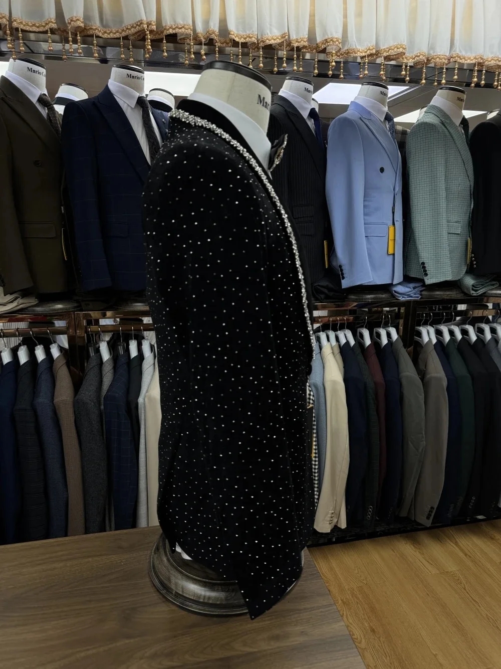 Handsome Men Suits Tailor-Made 2 Pieces Set Shawl Lapel Jacket Beading Rhinestone Velvet Blazer One Button Groom Customized Coat+Pants Plus Size