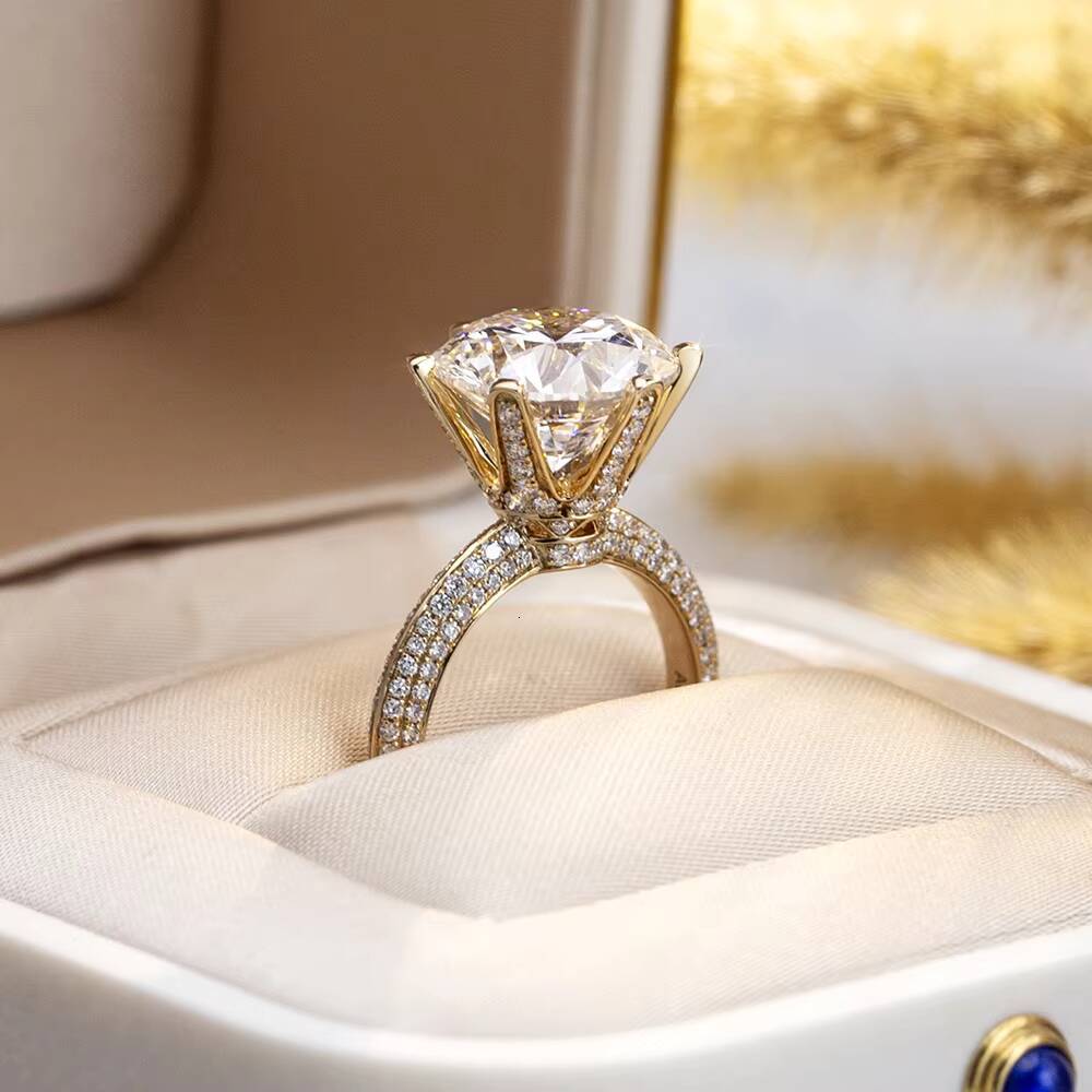 Luxury 18K Yellow Gold Jewelry Classic D Color VS1 Round Cut 4.01CT CVD IGI Certified Lab Grown Diamond Crown Ring
