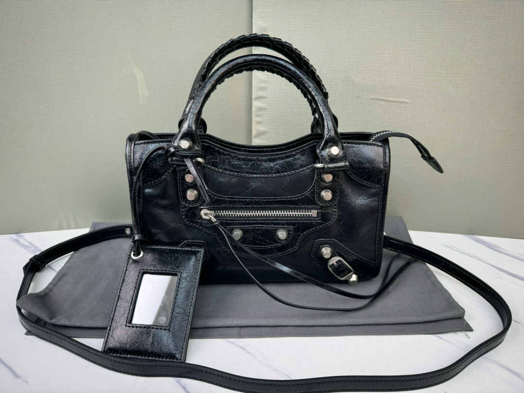 AAA ss157 Bal***ga designer bag Luxury 25 new women's bag motorcycle bag cool hot girl retro rivet bag wax leather handbag crossbody bag