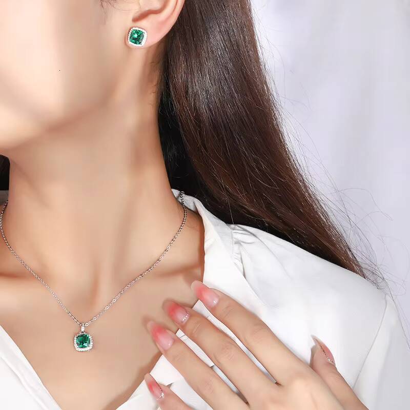 Wholesale Jewelry S925 Silver Hot Sell Artificial Emerald Diamond Pendant Earrings Set Stone 8*8