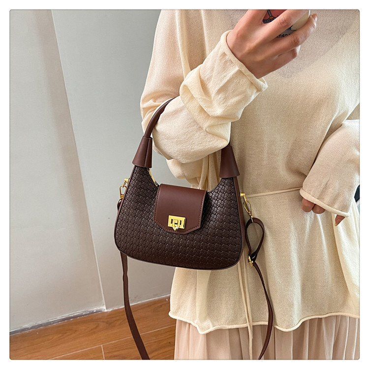 Free Shipping 2025 New Women's Designer Handbag High-quality Woven Crescent Bag Fashionable Retro Crossbody Bag High-end Dinner Dress Bag Wallet