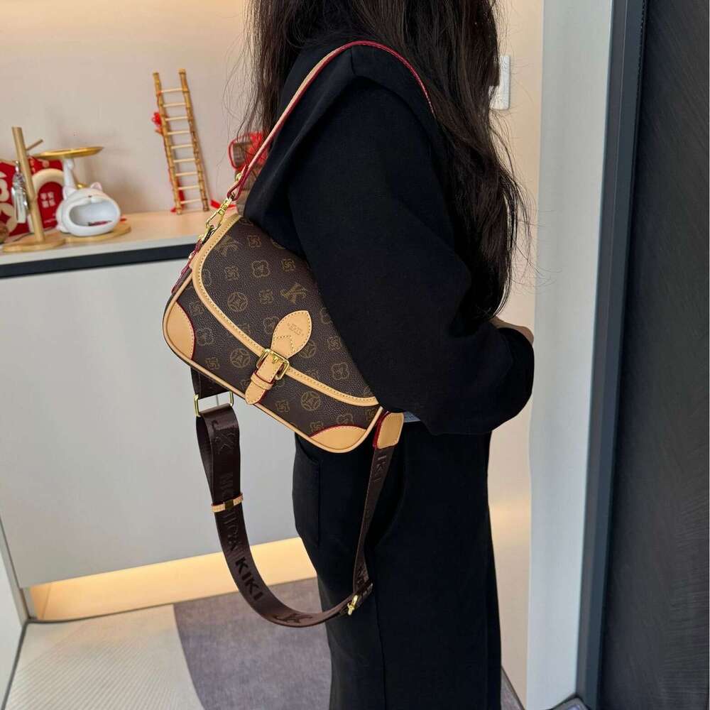 Qiqi Monogram Monica Color Block Print Flap Small Square Bag for Women 2025 New High-end Casual Versatile