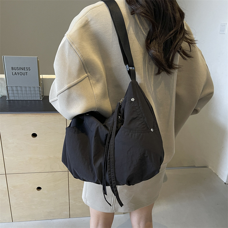 Luxury bag designer bag Casual Dumpling Bag Texture Wrinkle Versatile Large Capacity Crossbody Bag Women's Bag 2024 New Model for Class Commuting