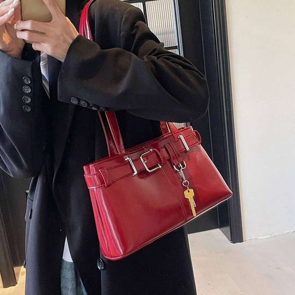 Retro Belt Buckle Motorcycle Armpit Shoulder New Large Capacity Fashionable Temperament Women S Commuting Tote Bag Tren