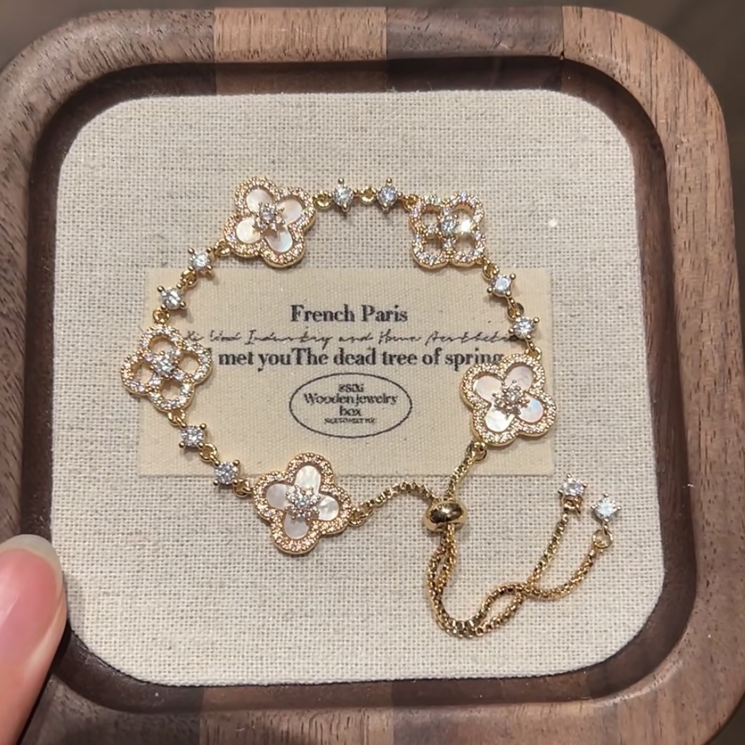 Zircon Rhombus Hollow Flower Bracelet Light High-end Fashion Simple Noble Temperament Jewelry for Women