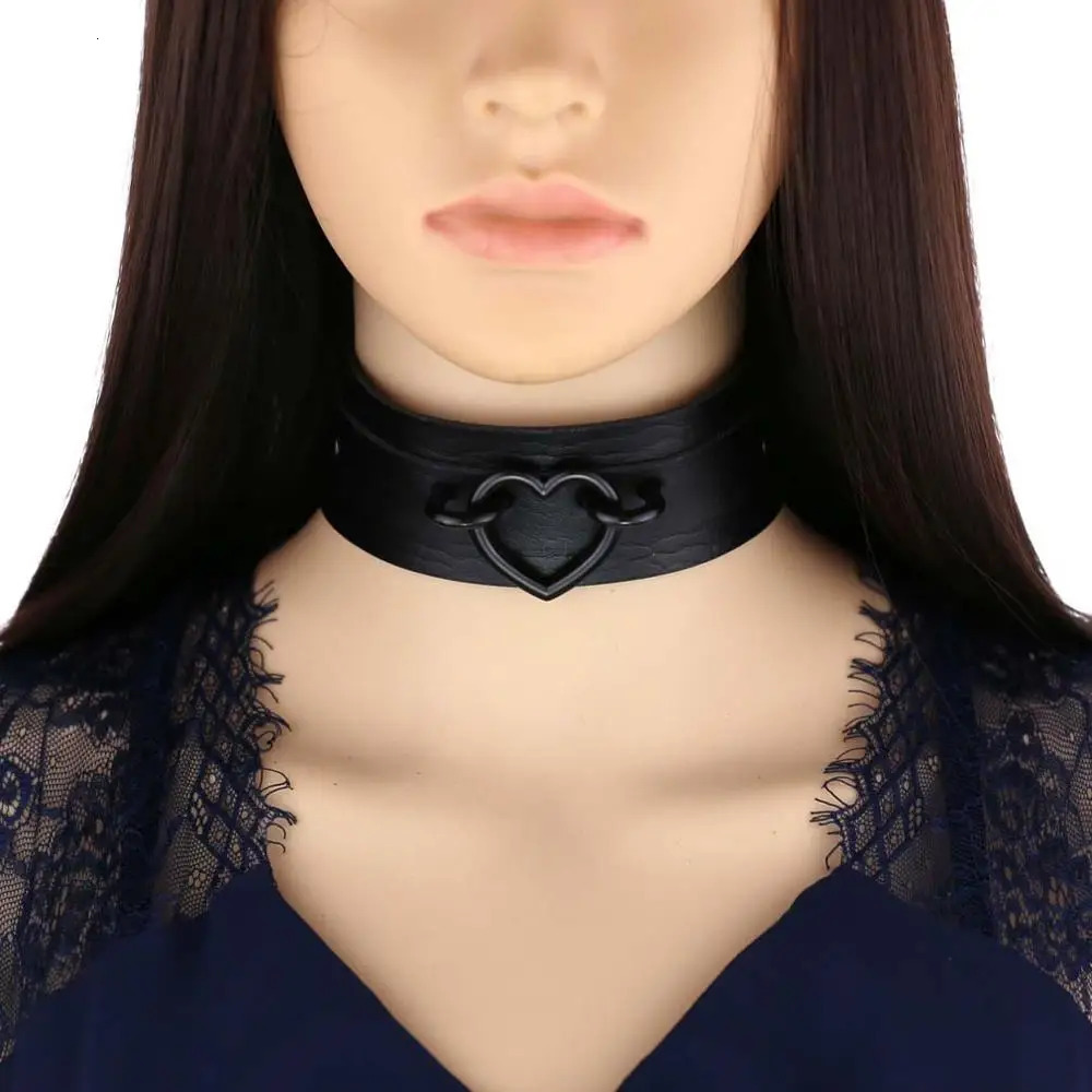 Goth Choker For Women Black Leather Heart Collar Chokers Aesthetic Grunge Necklace Chocker Halloween Party Jewelry 250807