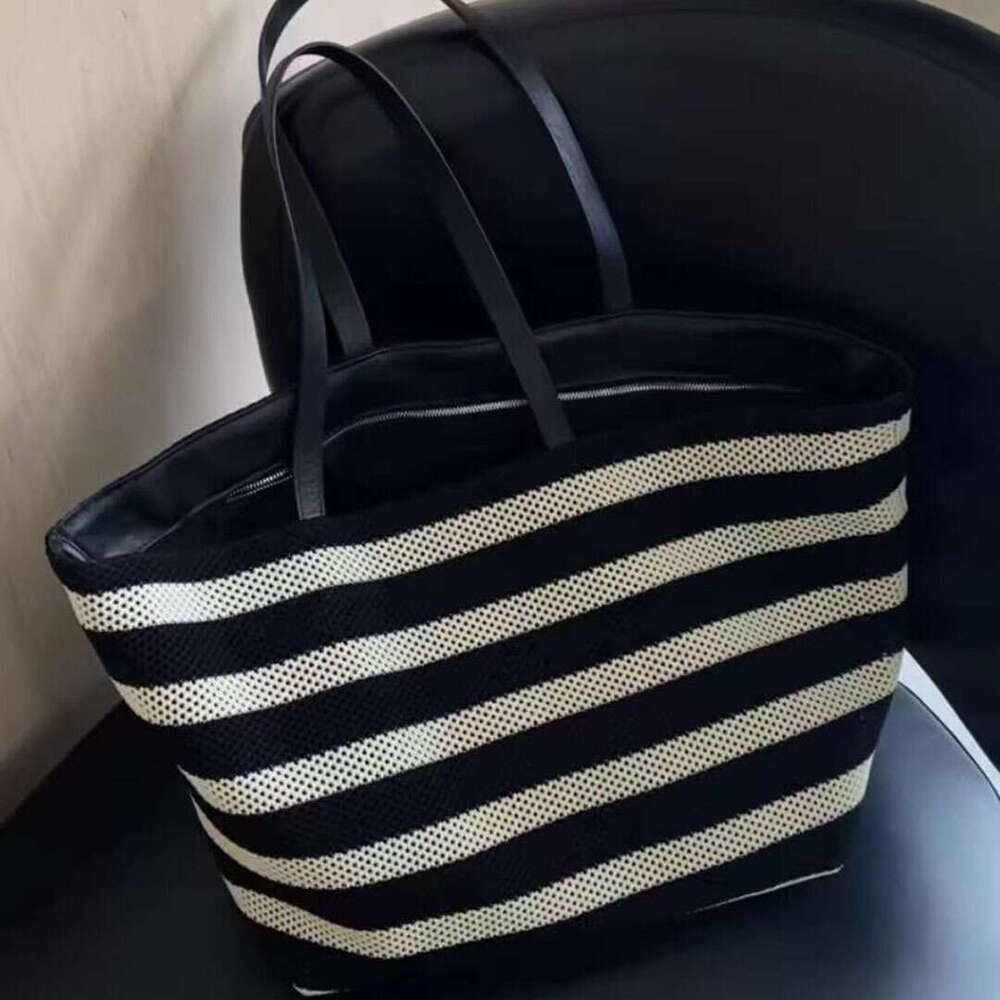 New Large Capacity Single Shoulder Black And White Striped Woven Tote Bag For Beach Vacation Women B5