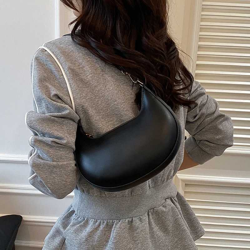 High-quality Texture Handbag French Elegant Shoulder Bags Light Simple Crescent Bags Solid Versatile Casual Underarm Bags Z250812