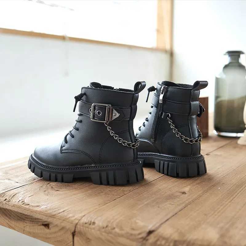 Children Boots Soft-soled Girls Tide Boots Autumn and Winter Warm British Style Boys Leather Boots Student Metal Chain Hot New XJ250812