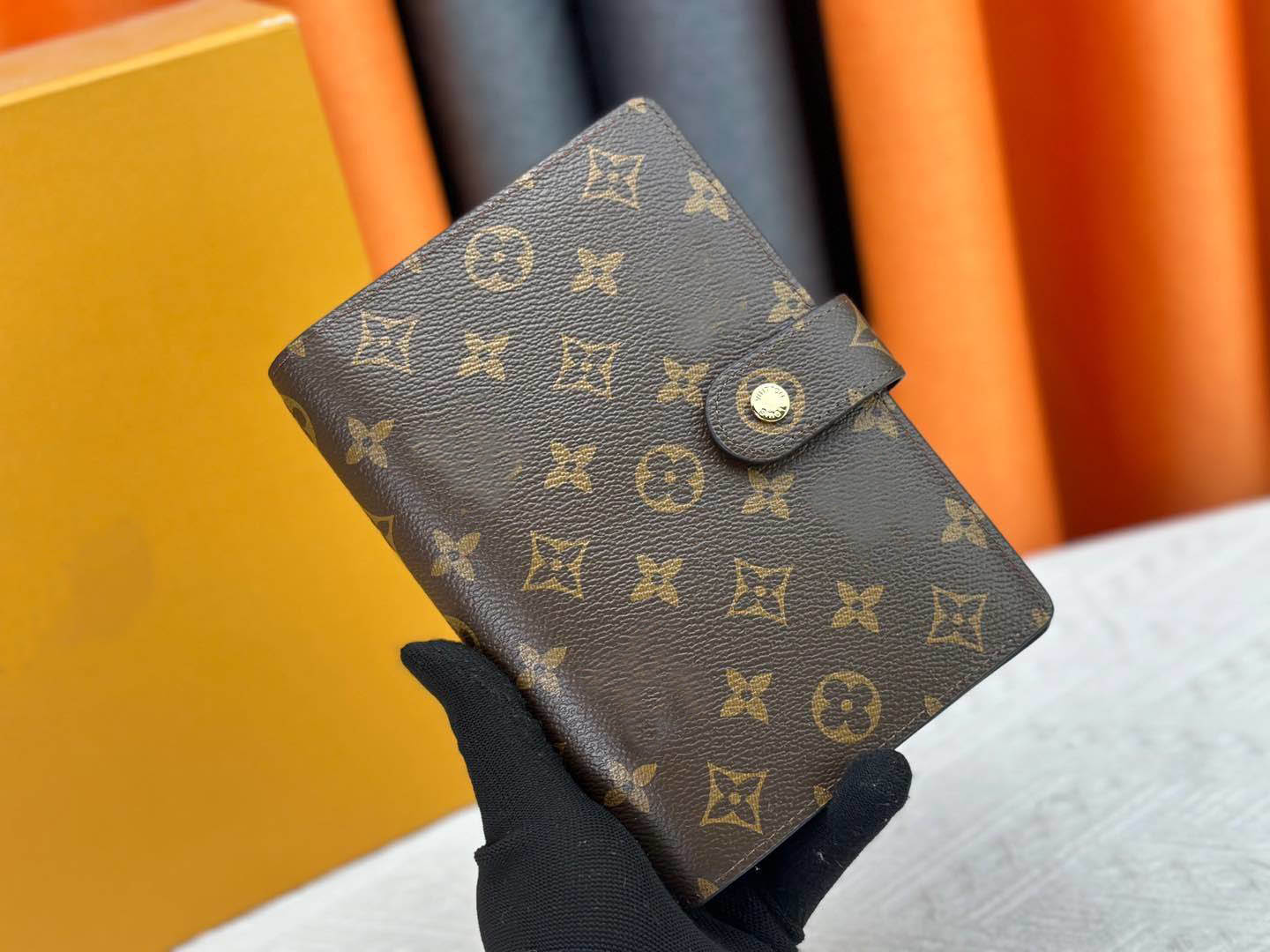 Elegant Designer Multi-Pocket Envelope Style Wallet for Cash and Cards