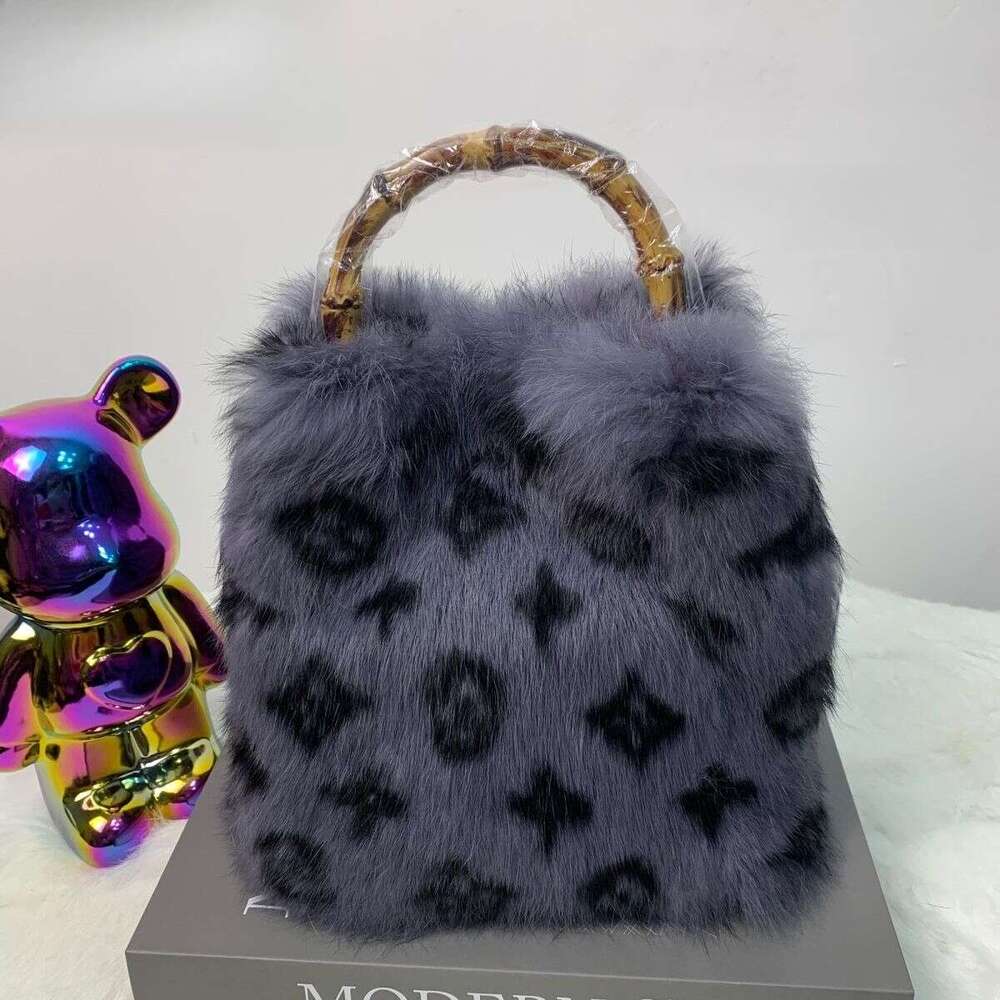 toteBag Shoulder bag ROSE NOIRE Real Bucket Rabbit Fur Whole Leather Handbag Crossbody Bag For Women Autumn Winter New Thickened Velvet Exquisite