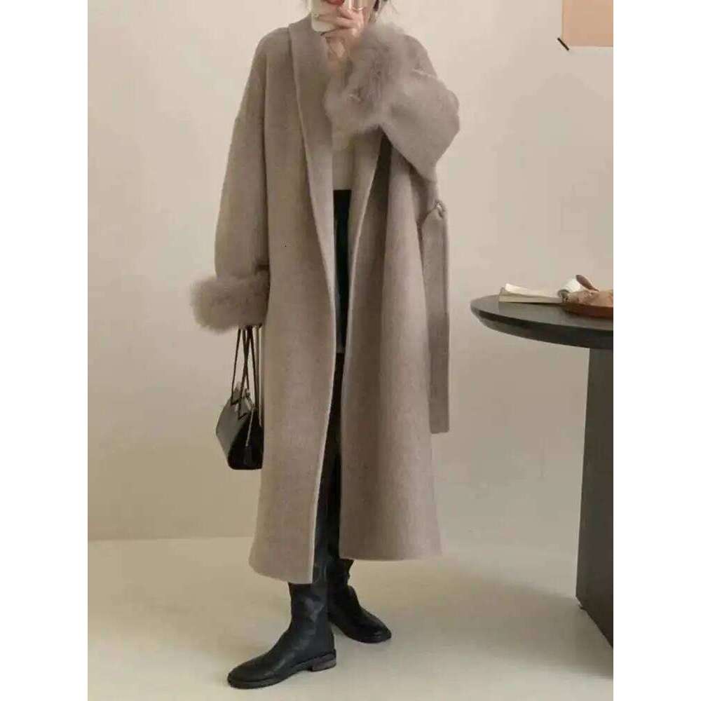 UCXQ Elegant Woolen Coat European Style Cardigan Lace Up Waist Fox Fur Loose All Match Long Jacket Women 2025 Autumn Winter 6790 MDNG 20250811
