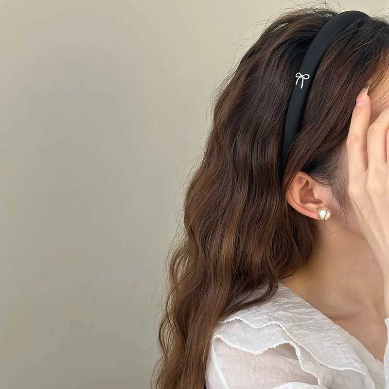 Korean Bow Fabric Sponge Hair Hoops Hairband for Women Sweet Solid Color Elastic Wide Hair Band Wear Hair Accessories X250812