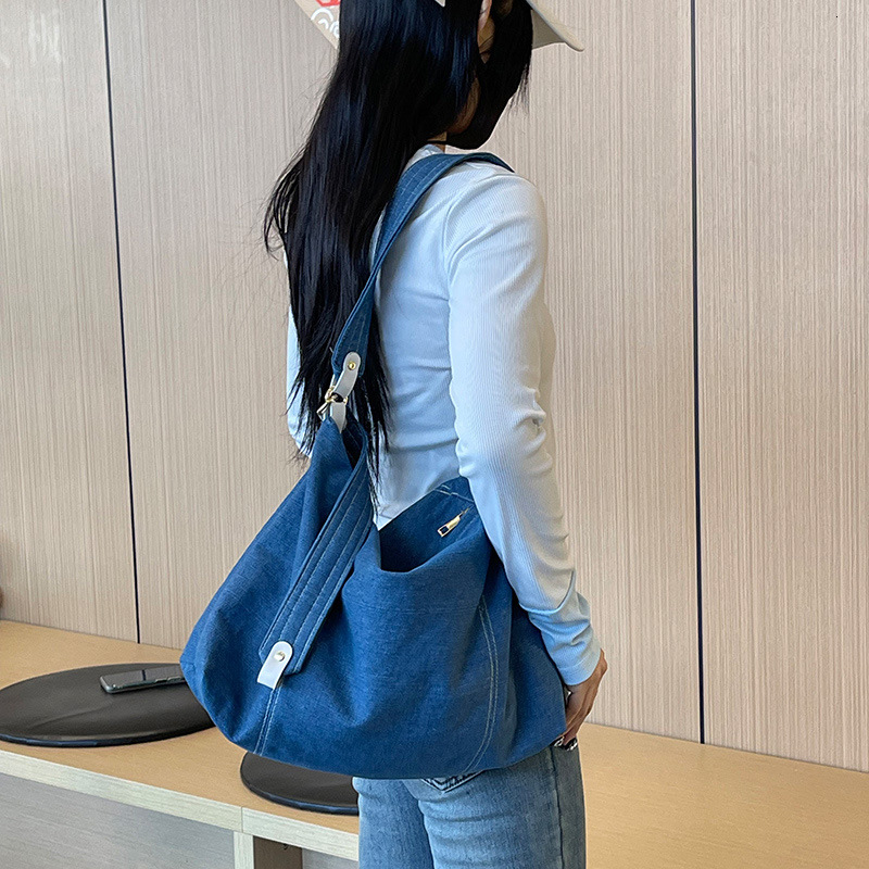 Design Denim for Women New Versatile Crossbody Fashionable Single Shoulder Commuter Tote Bag
