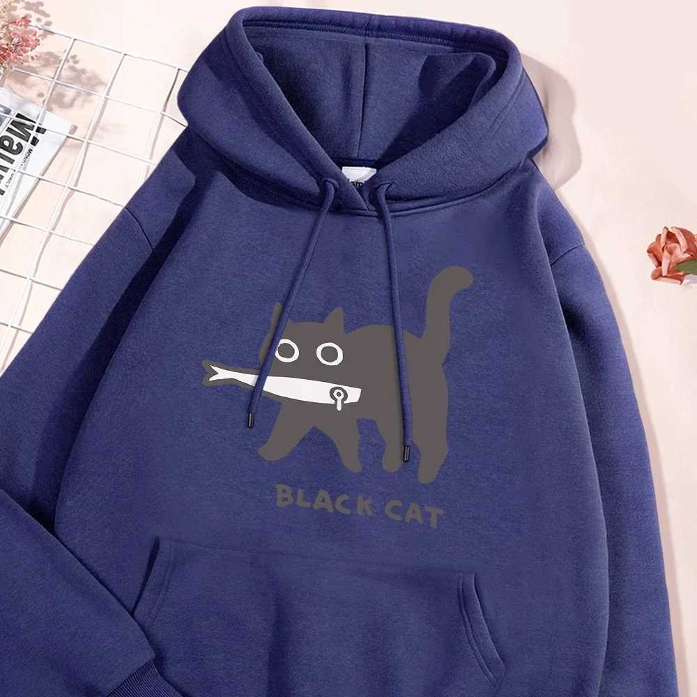 Fun A Black Cat Eating Fish Hoody Men Women Harajuku Fashion Sweatshirt Loose Oversized Streetwear Fleece Warm Couple Hoodies Y250811