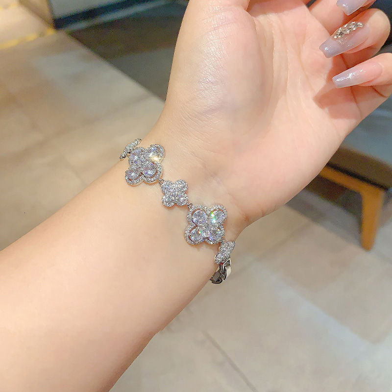 Super Shiny Zircon Hollow Lucky Clover Spring Summer New High-Value Brightening Bracelet Light High-End Feel Women's Jewelry
