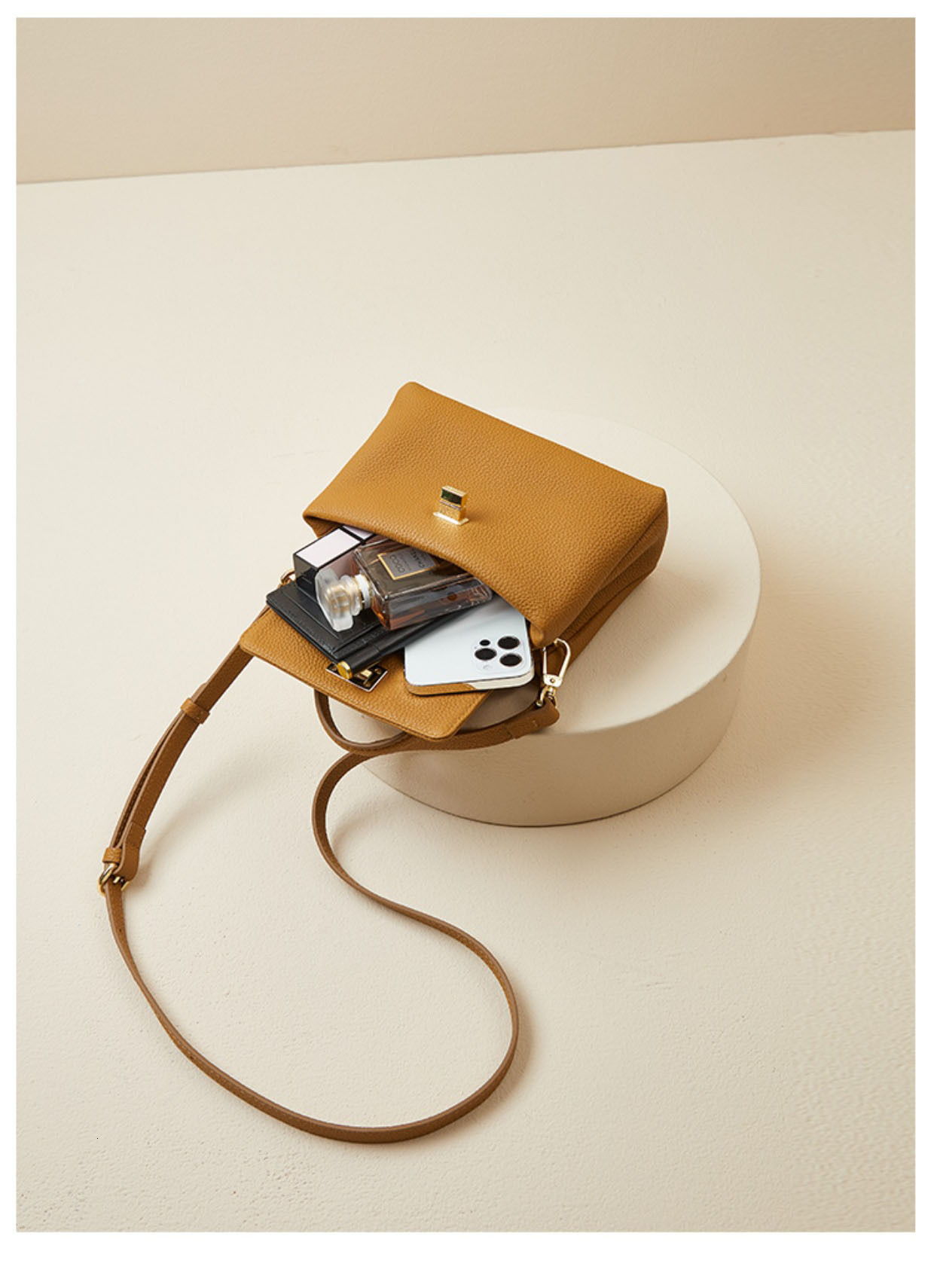 2025 Designer's New Multi functional Retro Crossbody Bag Women's Genuine Leather Shoulder Bag Handheld Mini Bag