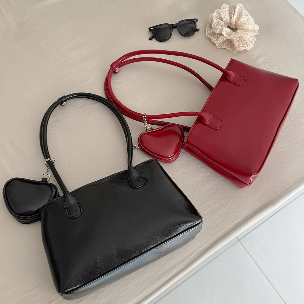 Korean Niche Texture Long Handle Shoulder Underarm Heart Peach Earphone Oil Wax Leather Commuter Tote Bag with Compartment ddmymarket