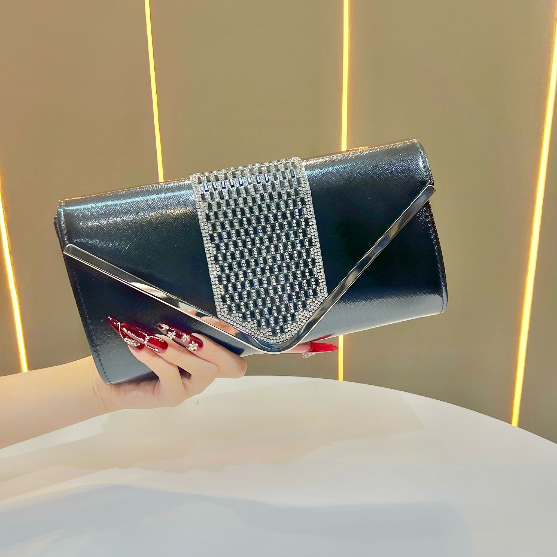 2025 Autumn New Women's Handbag with Diamond Inlaid Packaging Decoration, Hand held Bag, Autumn New Designer Bag, Women's Wallet