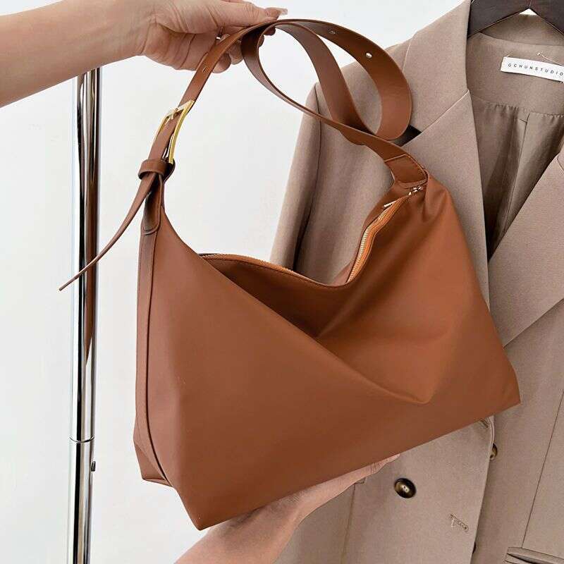 Capacity for Designer Women 2025 New Trendy Tote Niche Single Shoulder Crossbody Large Luxury College Student Class Bag