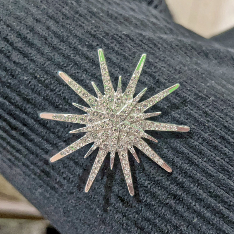 Chic High-Quality Sunflower Design Brooches Perfect Pearled Accent Piece