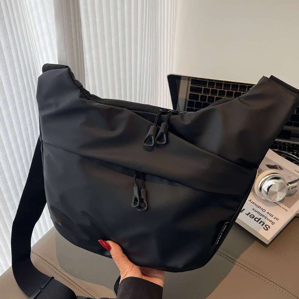 2025 New Casual Personality Simple Lightweight Single Shoulder for Women Versatile Commuting Travel Textured Crossbody Bag