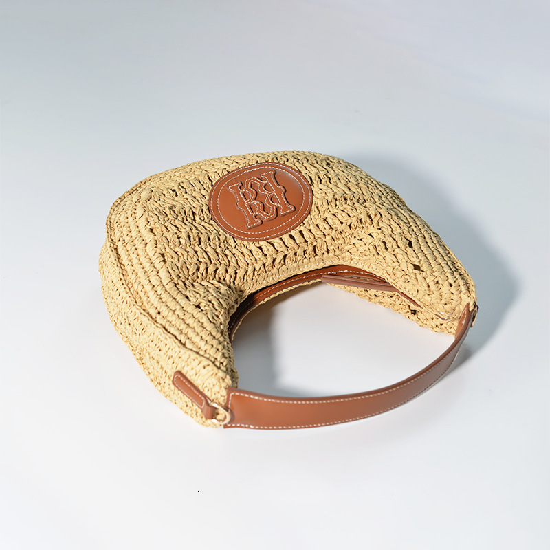 2025 New Designer Fashionable and Simple Hand Woven Straw Bag Design Sense Leisure Commuter Underarm Bag