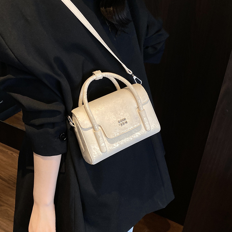 New Fashion Small Square for Women, Design with a Sense of Sophistication, Commuter Handbag, Single Shoulder Crossbody Bag