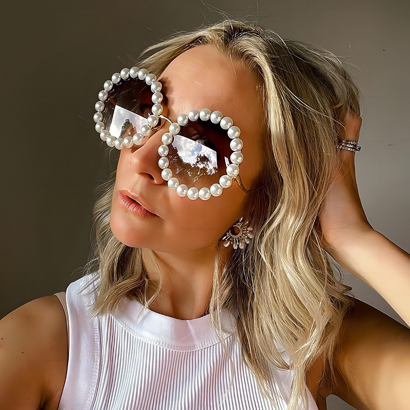 Designer Sunglasses For Women Oversized Sunglasses Fashion Classic Retro Pearl Sunglasses Heart Luxury Polarized Goggle Pilot PC Frame Square UV400 Ey