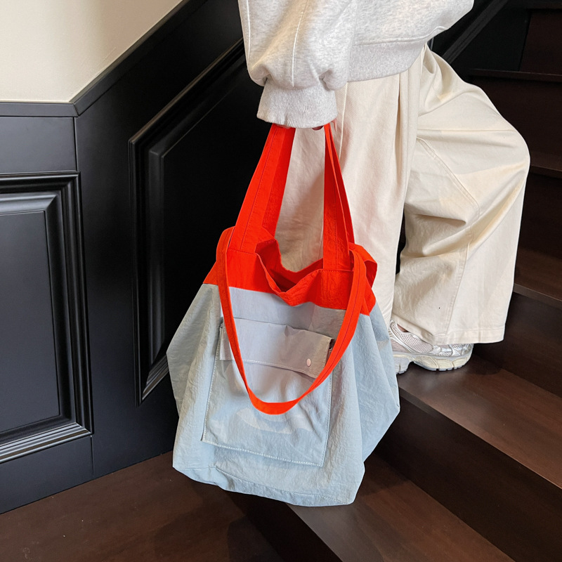 Large Capacity Fabric Lazy for Women New Trendy Fashion Simple Color-Block Casual Commuter Shoulder Tote Bag