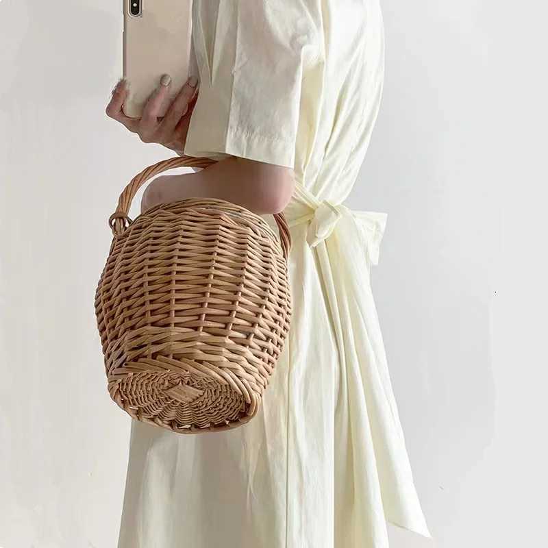 Wicker basket bag women summer beach natural rattan straw bucket totes handmade woven handbags 2025 new Z250812