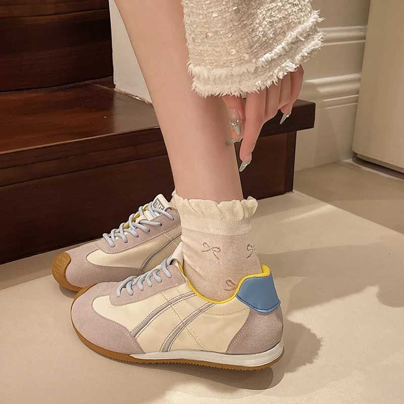2025 Spring New Breathable Womens Casual Shoes Lace up Sports Shoes FAshion Flat Shoes Z250812