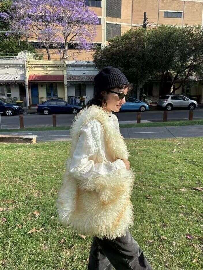 toteBag Shoulder bag ROSE NOIRE New Autumn Plush Tote Large Capacity Crossbody Winter Fluffy Bag For Women