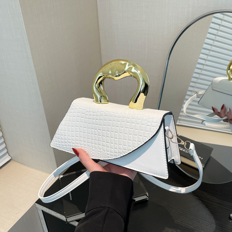 2025 Autumn New Women s Shoulder Bag Niche Design Crocodile Pattern Fashionable women bag s Women s Crossbody Bag Autumn New Light Luxury Style Design