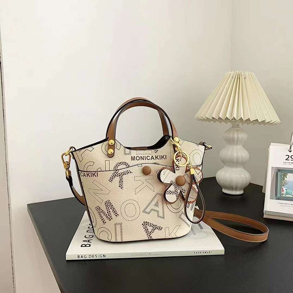 Louis Fanghua Women's New Fashion Single Shoulder Handbag Large Capacity High-end Korean Style Basket Bag