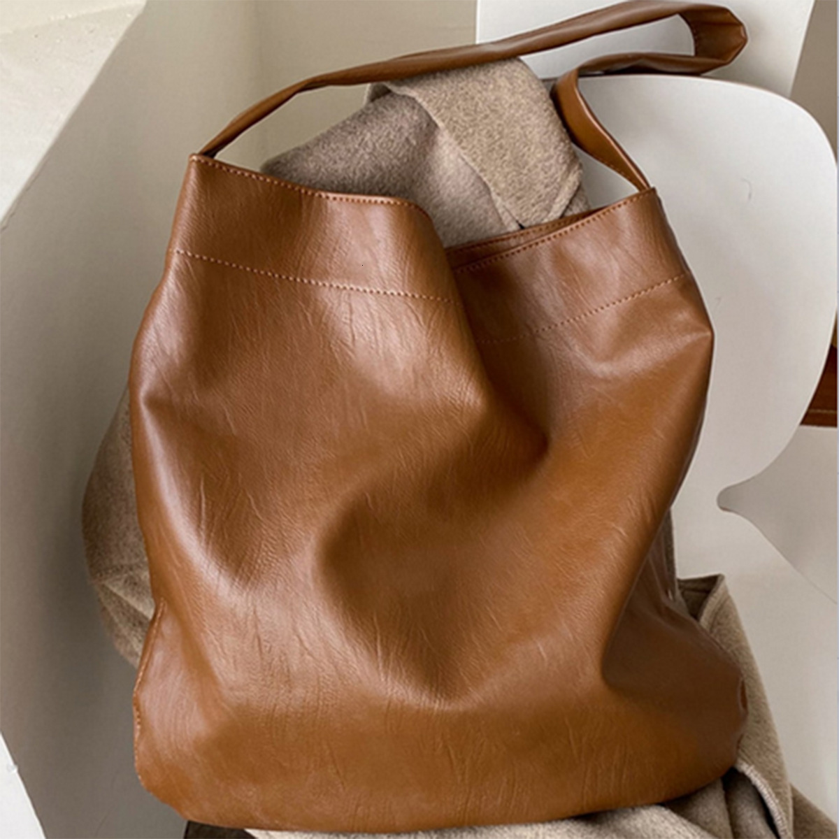 Casual Large Capacity Tote for Women New Fashion Commuter Soft Leather Bucket College Student Crossbody Shoulder Bag