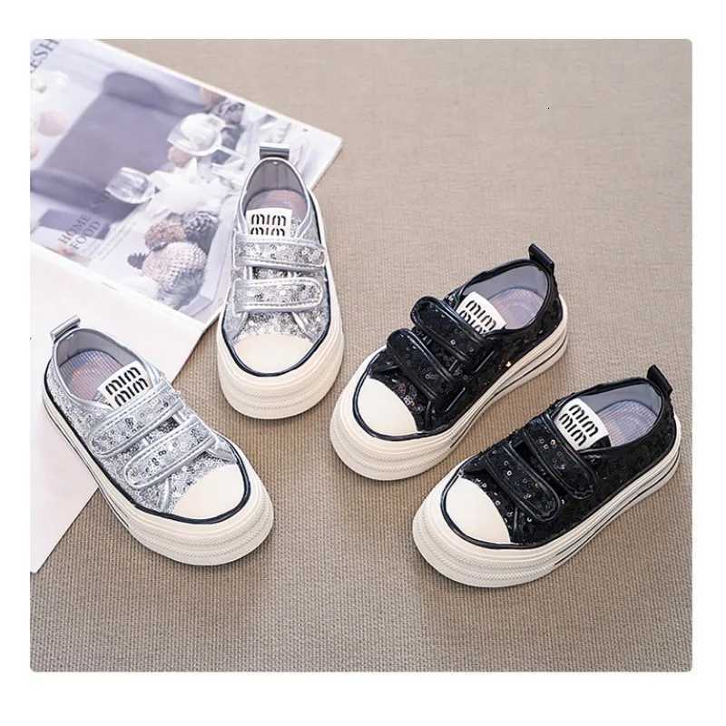 2025 Spring and Autumn New Girls Sports and Leisure Shoes Childrens Silver Glitter Thick Soled Sponge Cake Board Shoes XJ250812