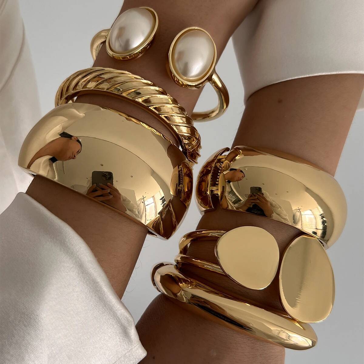 Salircon Exaggerated Punk Smooth Heavy Metal Bracelet for Women Trend Geometric Open Spring Bangle Party Jewelry Gift