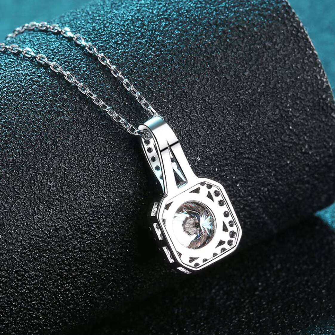 Hot Selling Fashion Accessories Necklace Jewelry Moissanite Pendant Necklace Women for Wedding